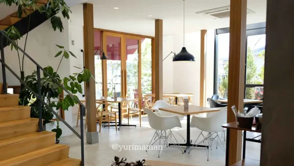 himari（ヒマリ）松山市パン屋の店内飲食スペース