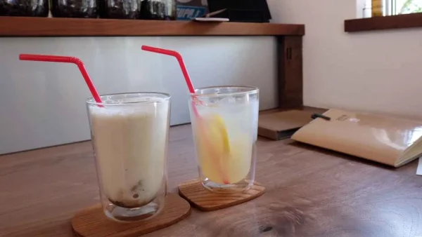 みんなのコーヒーのコーヒーとバナナジュース