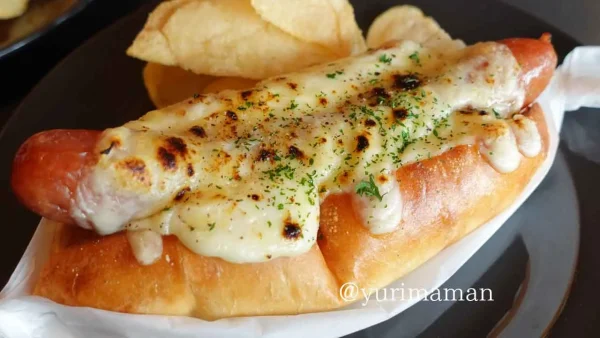 松山市Cafe Crema(カフェクレマ)のチーズドッグ