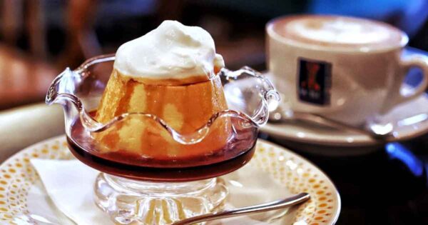 松山市駅近くのCafe Crema（カフェクレマ）のコーヒーとプリン