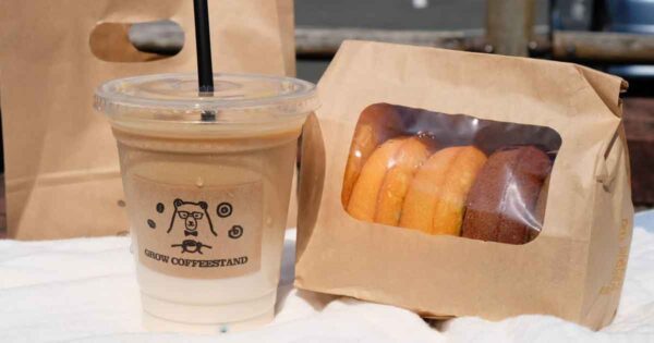 内子町グローコーヒースタンドの焼きドーナツとドリンク