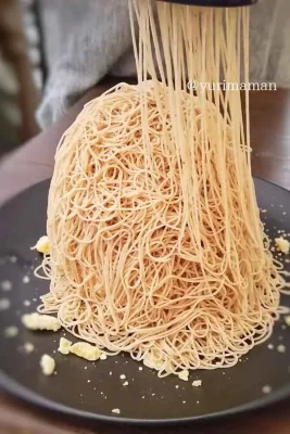 今治市cafe viboのモンブランパンケーキを目の前で仕上げる様子
