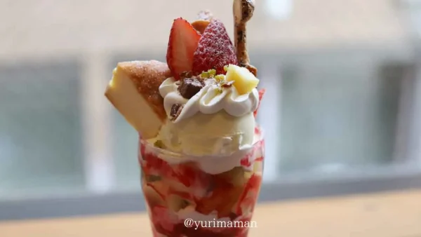 カフェフレア（松山ロープウェー商店街）パフェ2