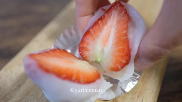 いちご日和のテイクアウトスイーツ「いちご大福」