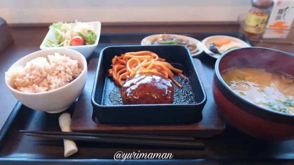 ばぁばのお昼ごはん ハンバーグ ナポリタン定食 新居浜市ランチ1 - ゆりママんブログ ばぁばのお昼ごはん ハンバーグ ナポリタン定食 新居浜市ランチ1