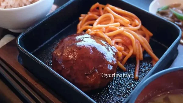 ばぁばのお昼ごはん ハンバーグ ナポリタン定食 新居浜市ランチ2 - ゆりママんブログ ばぁばのお昼ごはん ハンバーグ ナポリタン定食 新居浜市ランチ2