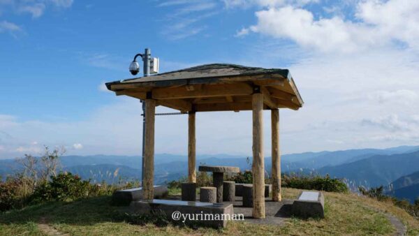 塩塚展望台にはライブカメラが設置されている