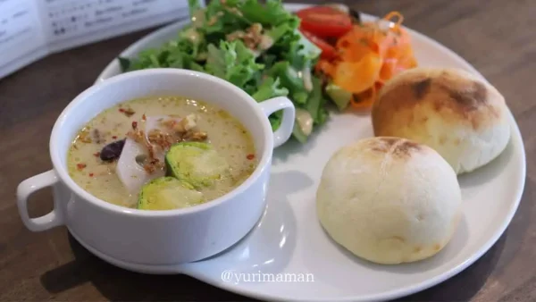 松山市駅グリグラカフェのカレーランチ
