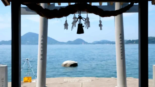 白石龍神社の鳥居越しに広がる瀬戸内海と興居島の眺め2 - ゆりママんブログ 白石龍神社の鳥居越しに広がる瀬戸内海と興居島の眺め2