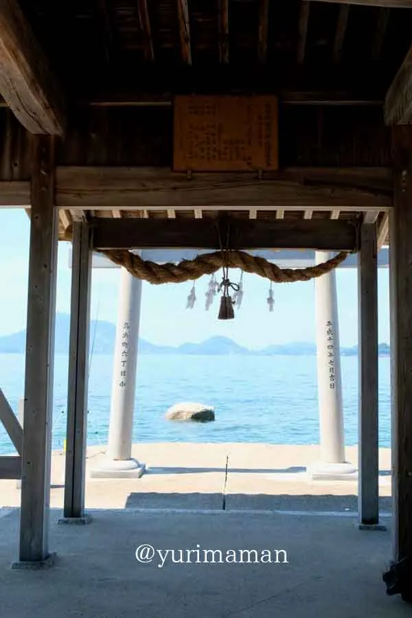白石龍神社の鳥居越しに広がる瀬戸内海と興居島の眺め1 - ゆりママんブログ 白石龍神社の鳥居越しに広がる瀬戸内海と興居島の眺め1