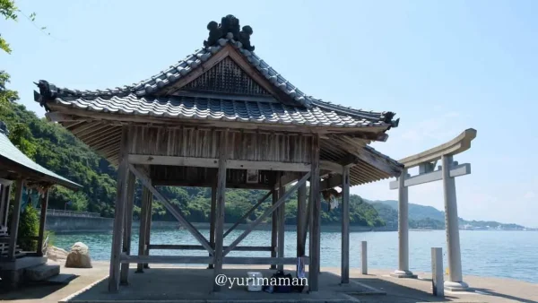 松山市高浜町にある白石龍神社の海に向かって立つ鳥居と瀬戸内海の景色2 - ゆりママんブログ 松山市高浜町にある白石龍神社の海に向かって立つ鳥居と瀬戸内海の景色2