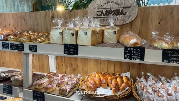 宇和島市のパン屋「こんがりあん」の内観2