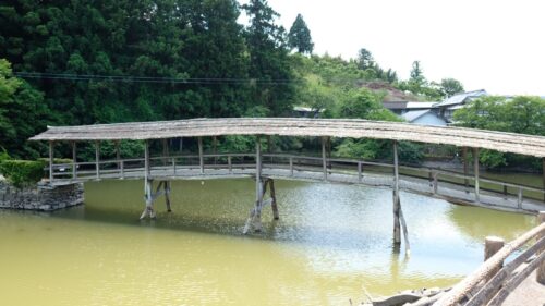 弓削神社_屋根付き橋4