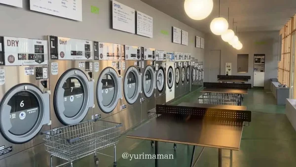 ヨシヲアイスクリーム（四国中央市）コインランドリー内に卓球台