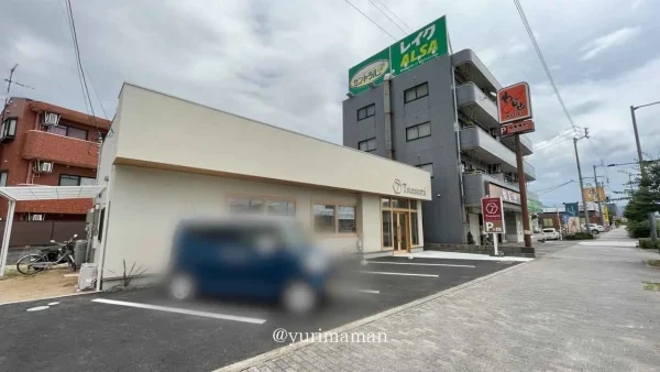 松山市のパイ専門店「Tsutsumi」の駐車場1