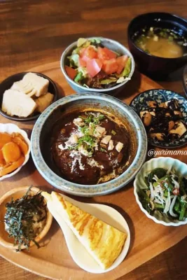 松山市三津浜の太陽と月で食べたハンバーグランチ