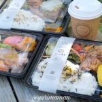 オイシイオト平和通り店（松山市）お弁当を並べた様子