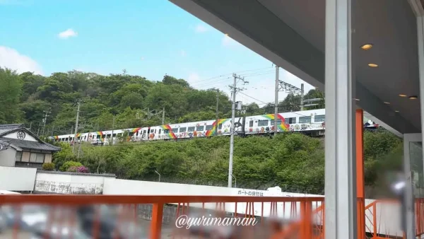 うみいろ（今治市菊間町）内観写真_アンパンマン列車が見えることも