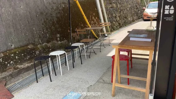 甘味霧中（松野町）外の待合スペース
