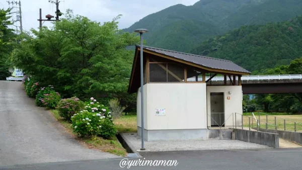 下長瀬あじさい公園（四国中央市）駐車場にあるトイレ