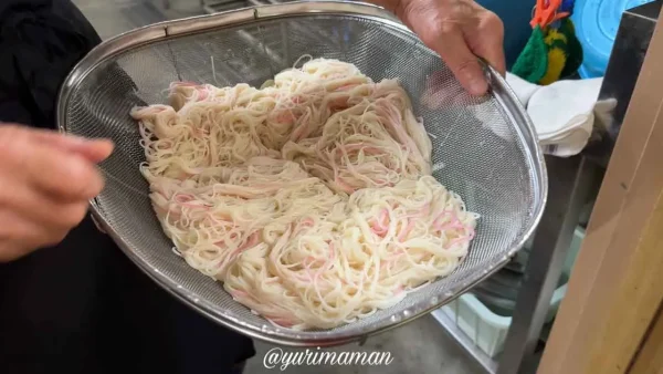 平家谷で流すのは美川手延べそうめん