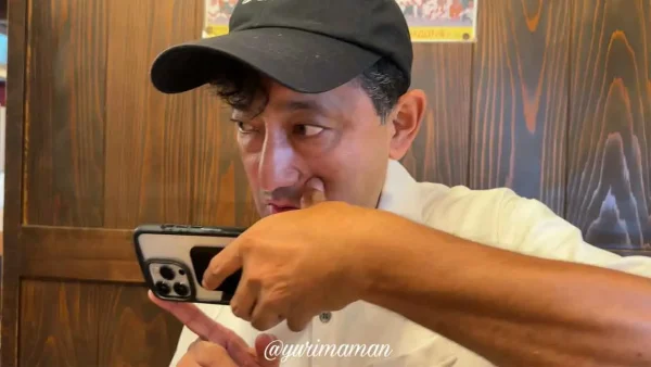 濃いラーメンおじさん YouTube撮影風景 スマホで撮影する様子1 - ゆりママんブログ 濃いラーメンおじさん YouTube撮影風景 スマホで撮影する様子1