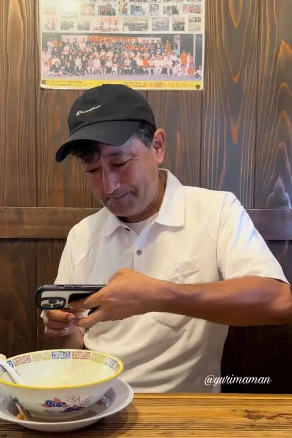 濃いラーメンおじさん YouTube撮影風景 スマホで撮影する様子3 - ゆりママんブログ 濃いラーメンおじさん YouTube撮影風景 スマホで撮影する様子3