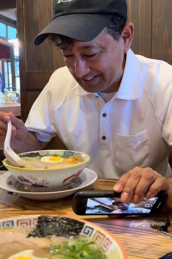 濃いラーメンおじさん YouTube撮影風景 スマホで撮影する様子2 - ゆりママんブログ 濃いラーメンおじさん YouTube撮影風景 スマホで撮影する様子2