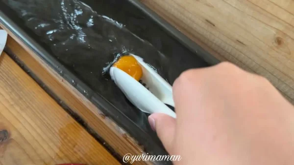 ミニトマトが流れてくる流しそうめんのレーン1