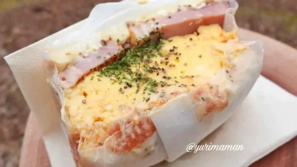 社長たちのサンドイッチ（西予市）ベーコンとチーズオムレツ