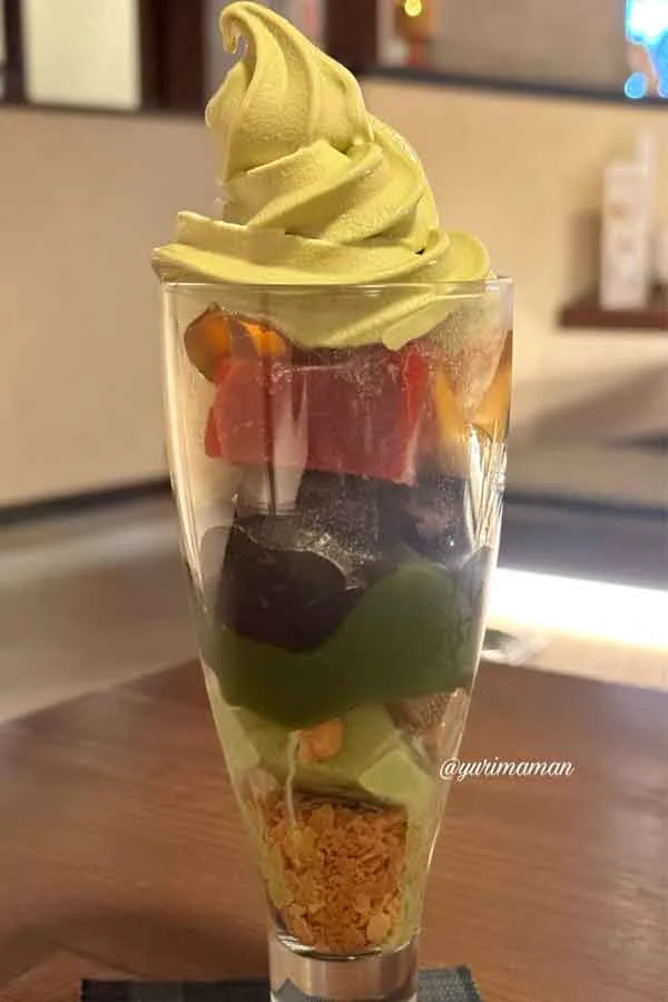 抹茶スイーツが詰まった霧の森パフェ - ゆりママんブログ 抹茶スイーツが詰まった霧の森パフェ