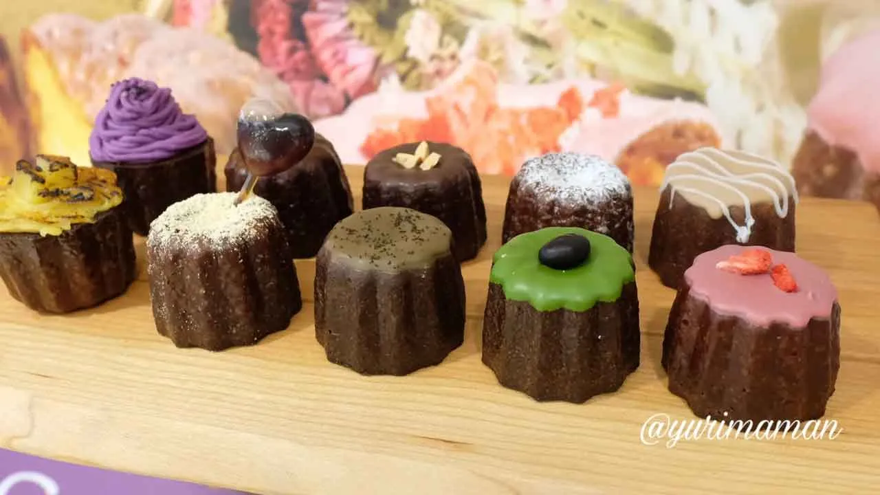 定番と季節限定を含むカヌレ12種類