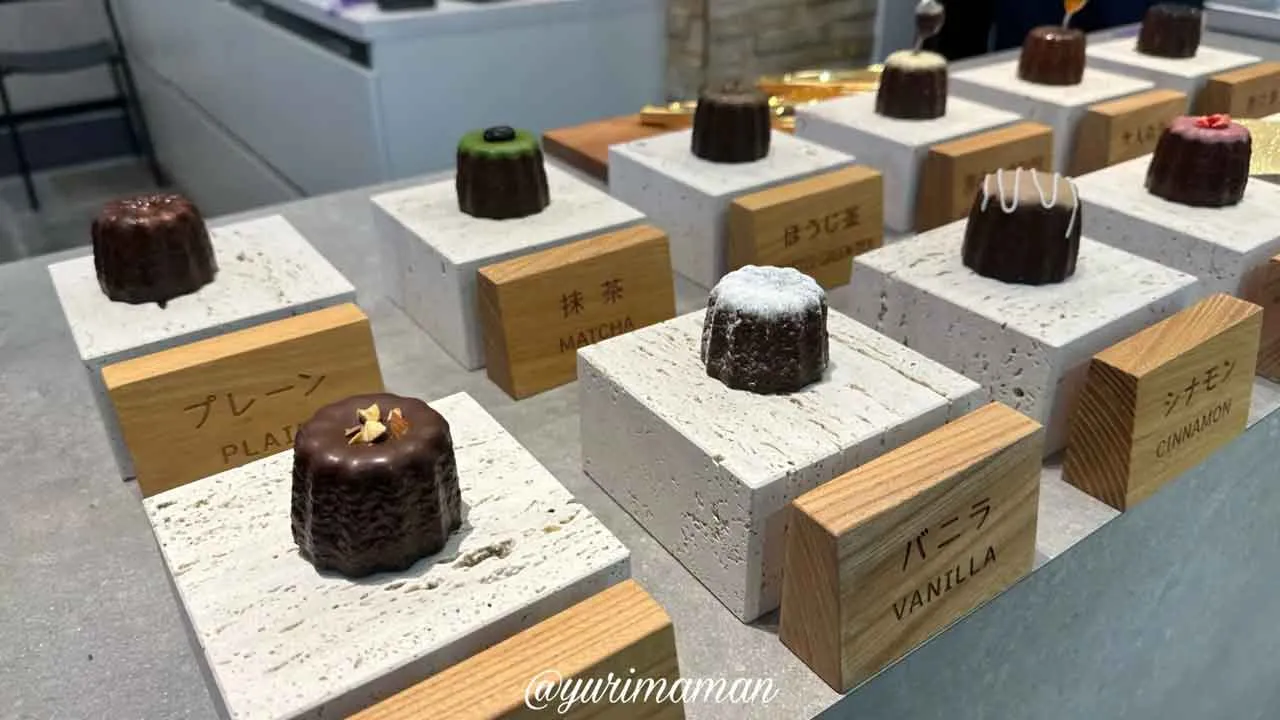 松山まつちかタウンのカヌレ専門店「カヌレティエクロリ」ディスプレイ