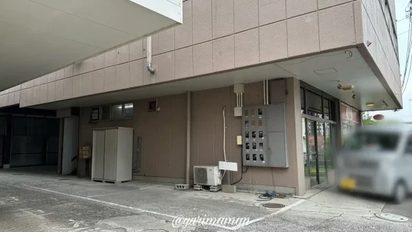 小さなクレープ屋nico西条市_駐車場2