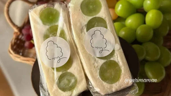 東温市ぶどう園tubuで販売されていたぶどうのフルーツサンド