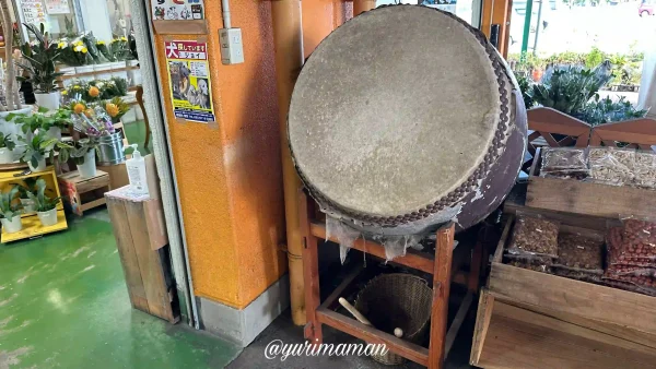 生鮮市場まるひろ_店内にある和太鼓