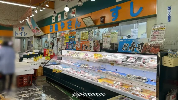 生鮮市場まるひろ_鮮魚コーナーも人気