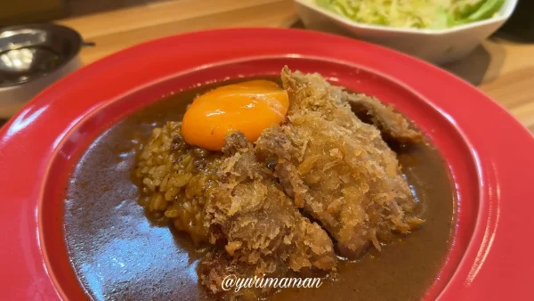 酒井カリー新居浜_カミカツのせ黒毛和牛カレー卵黄入り