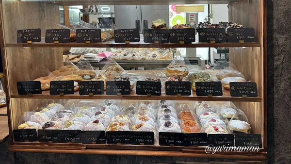 Donuts Tree 新居浜市のドーナツ店のディスプレイ-1