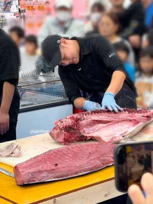 木村祭の本まぐろ解体即売会_キムラチェーン朝生田店