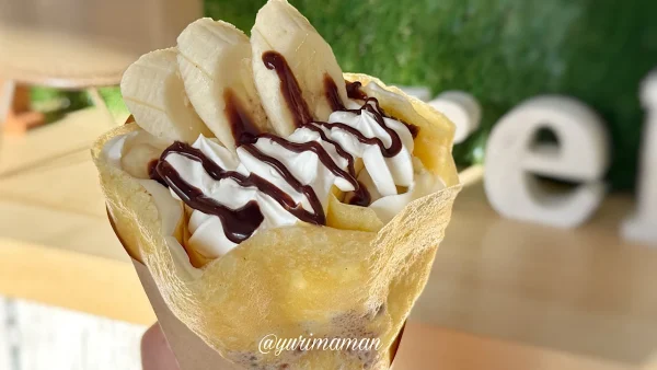 Olu crepeの人気No.1メニュー、チョコバナナホイップクレープ