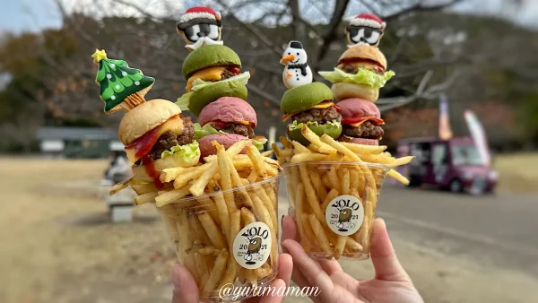 キッチンカーYOLOのスライダーバーガーのクリスマスバージョン1