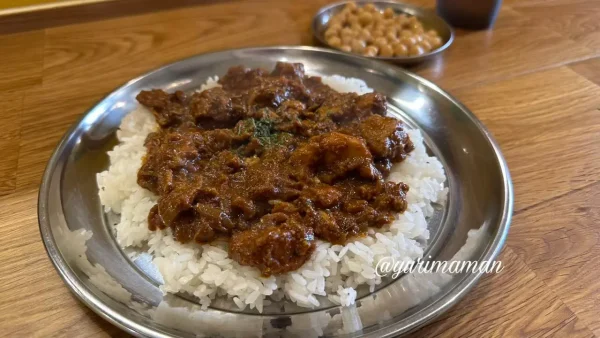 松山プネウマカレーのチキンカレーでモーニング1