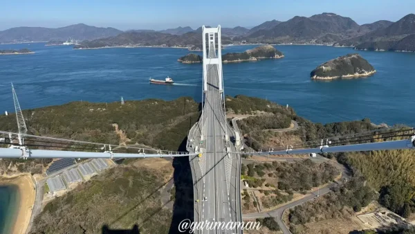 来島海峡大橋の塔頂での記念撮影。標高184mの高さからのパノラマ絶景が広がる1