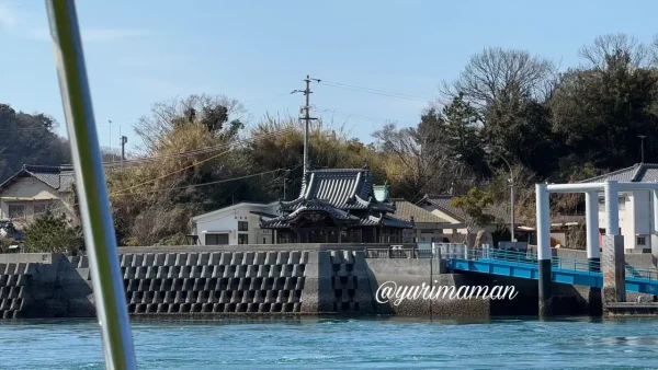 来島の八千矛神社。満潮時には海に浮かぶように見える幻想的な光景。