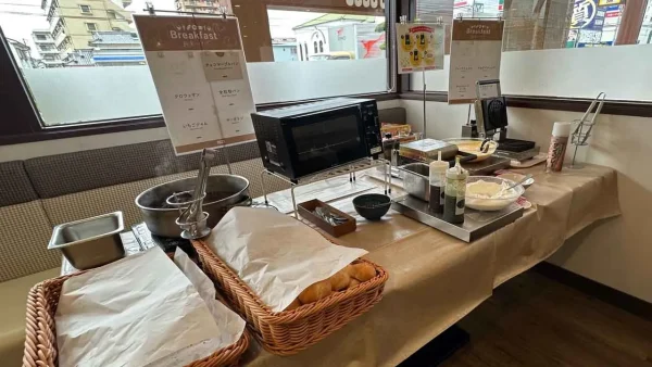 ココスの朝食バイキング会場の様子