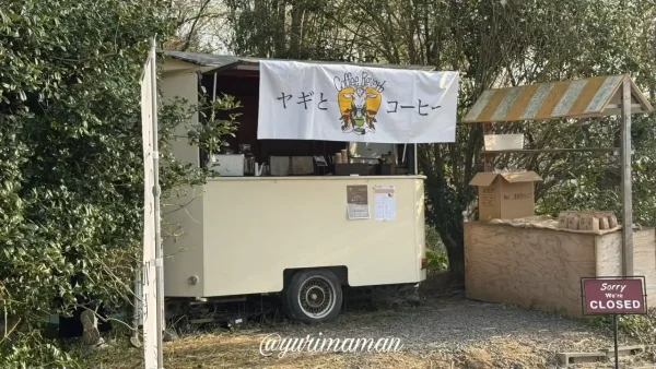 佐礼谷コーヒースタンドの外観写真_犬寄峠の黄色い丘で営業