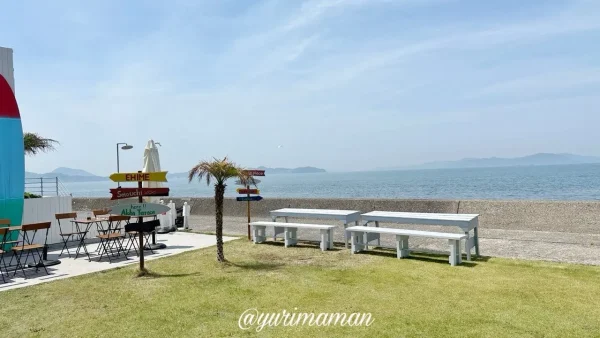 瀬戸内海を望むアロハテラスのテラス席の様子（松山市北条）