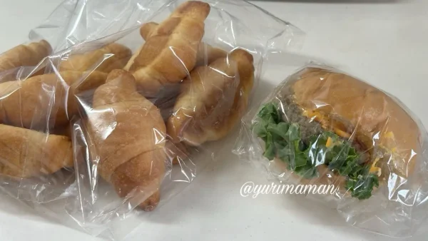 ラ・ムー伊予三島店のミニクロワッサンとバーガー