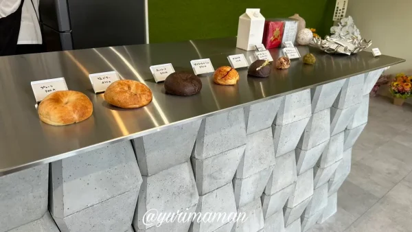 松山市のベーグル店「KIJIUMA BAGEL（キジウマベーグル）」の内観1